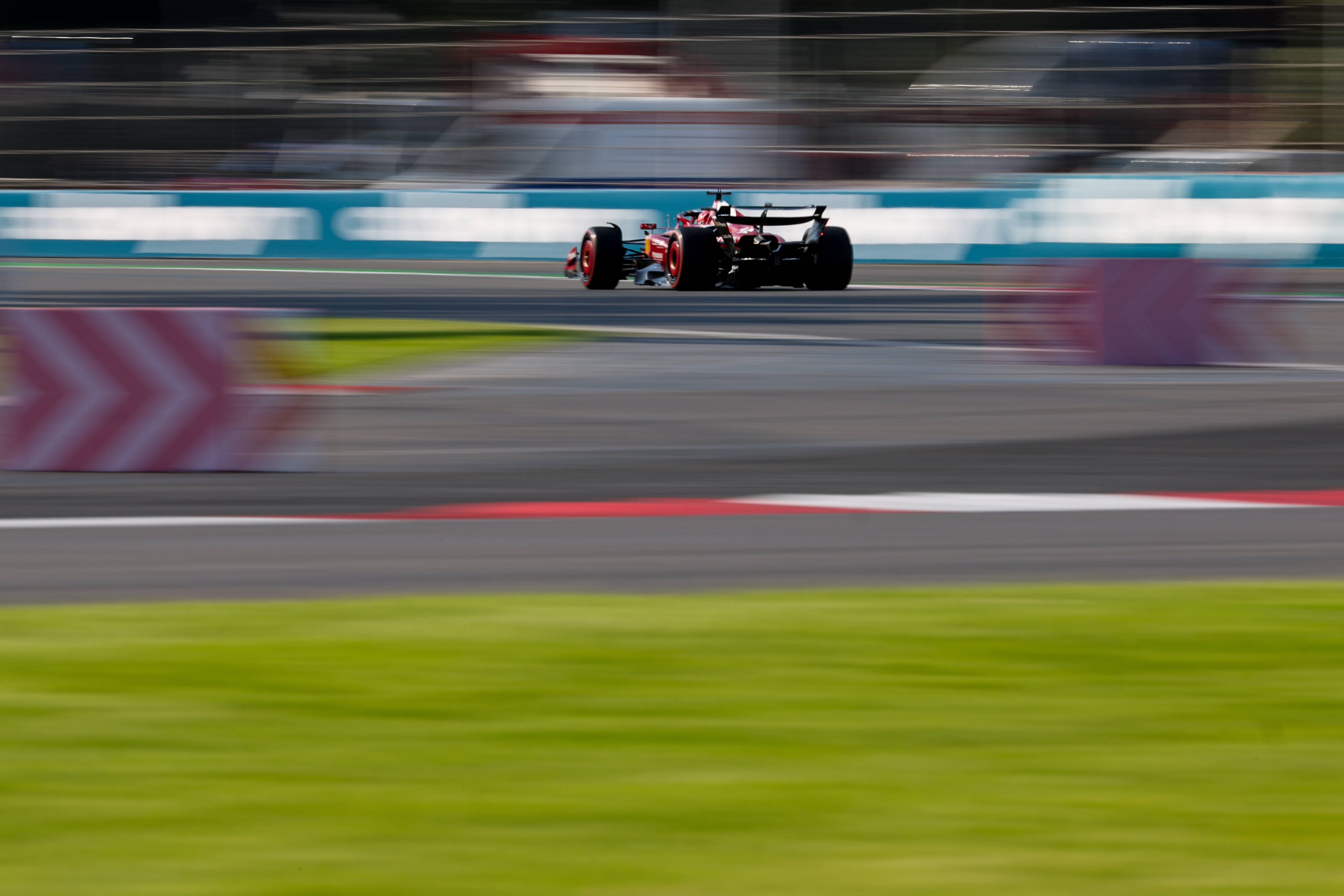 雷诺车队完胜法拉利，拉塞尔扛起全队