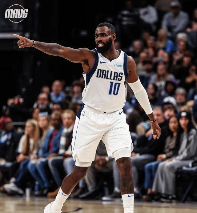 独行侠鏖战灰熊,布克高光表现 独行侠鏖战灰熊,布克高光表现