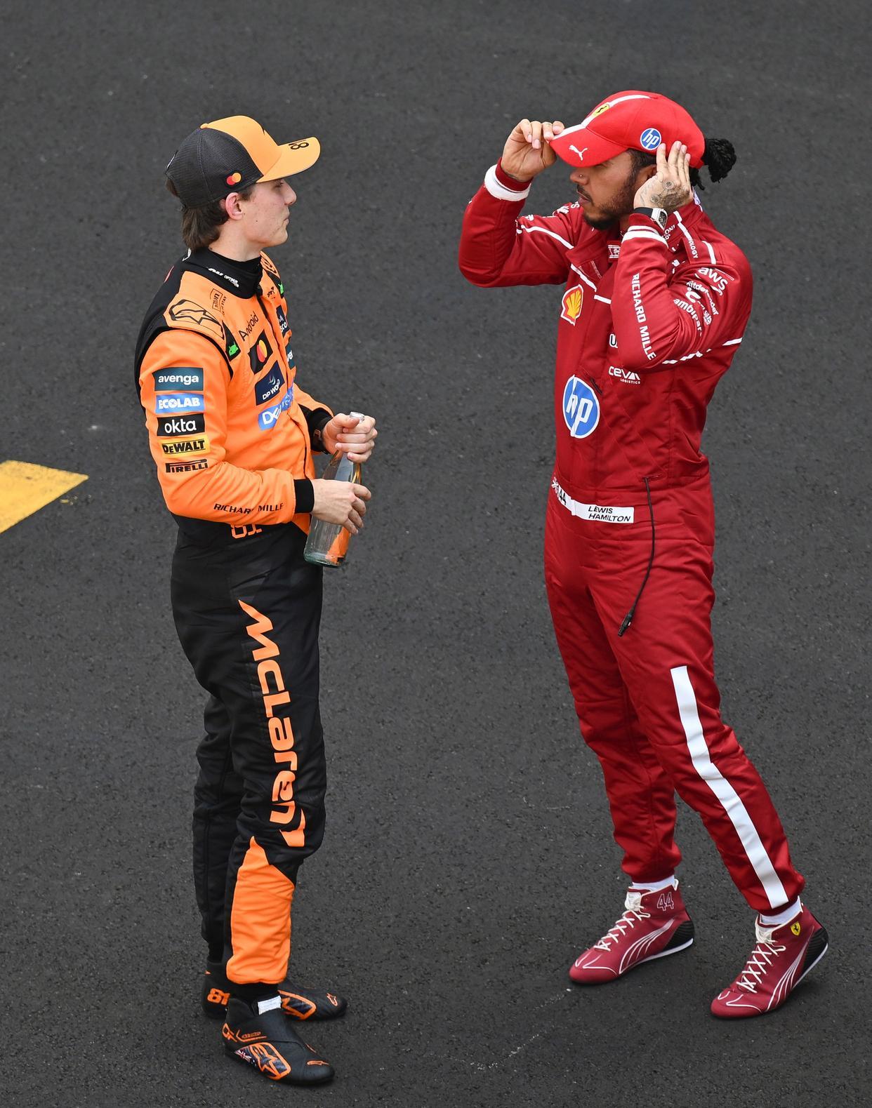 红牛车队翻盘阿斯顿马丁，汉密尔顿带队取胜