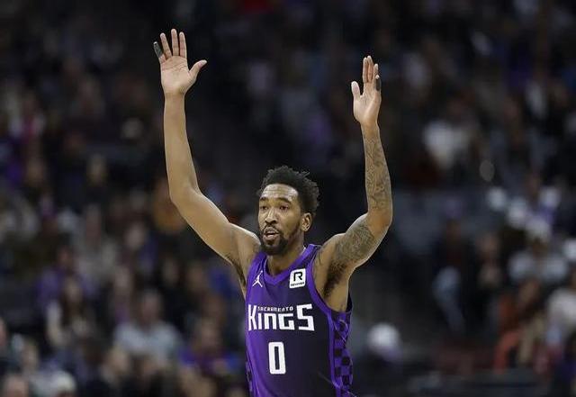 独行侠险胜新疆队，德罗赞扛起全队