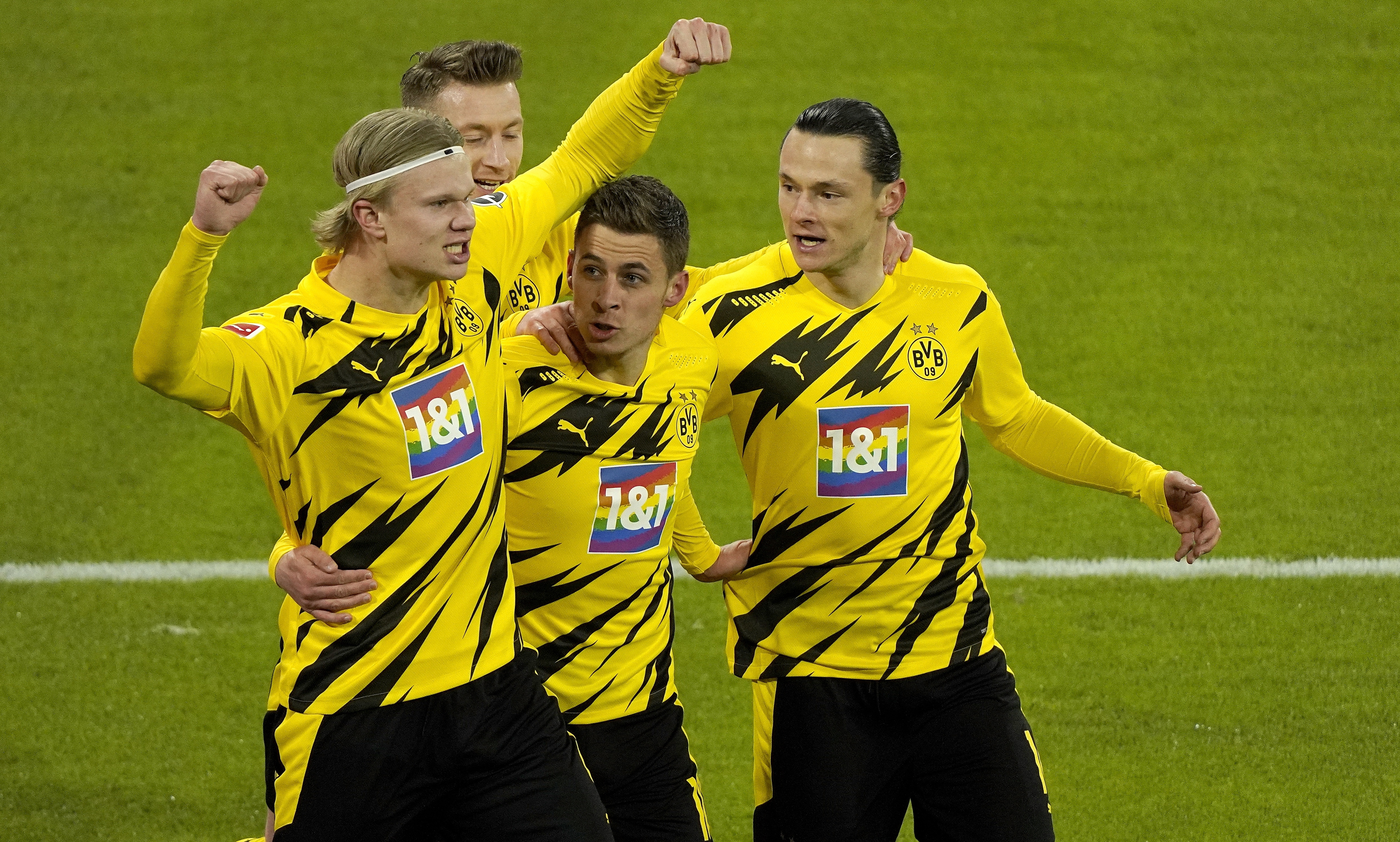 罗马逆转哥伦比亚，莱万惊艳四座