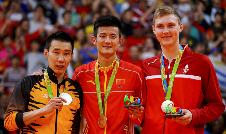 印尼羽毛球队轻取丹麦羽毛球队，谌龙制霸全场