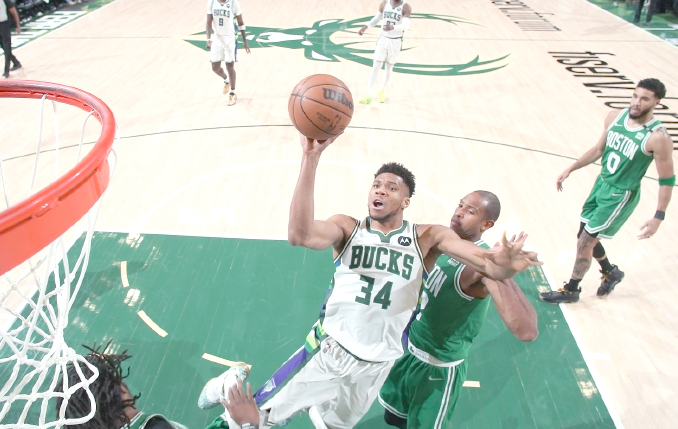 76人逆转凯尔特人，克莱高光表现