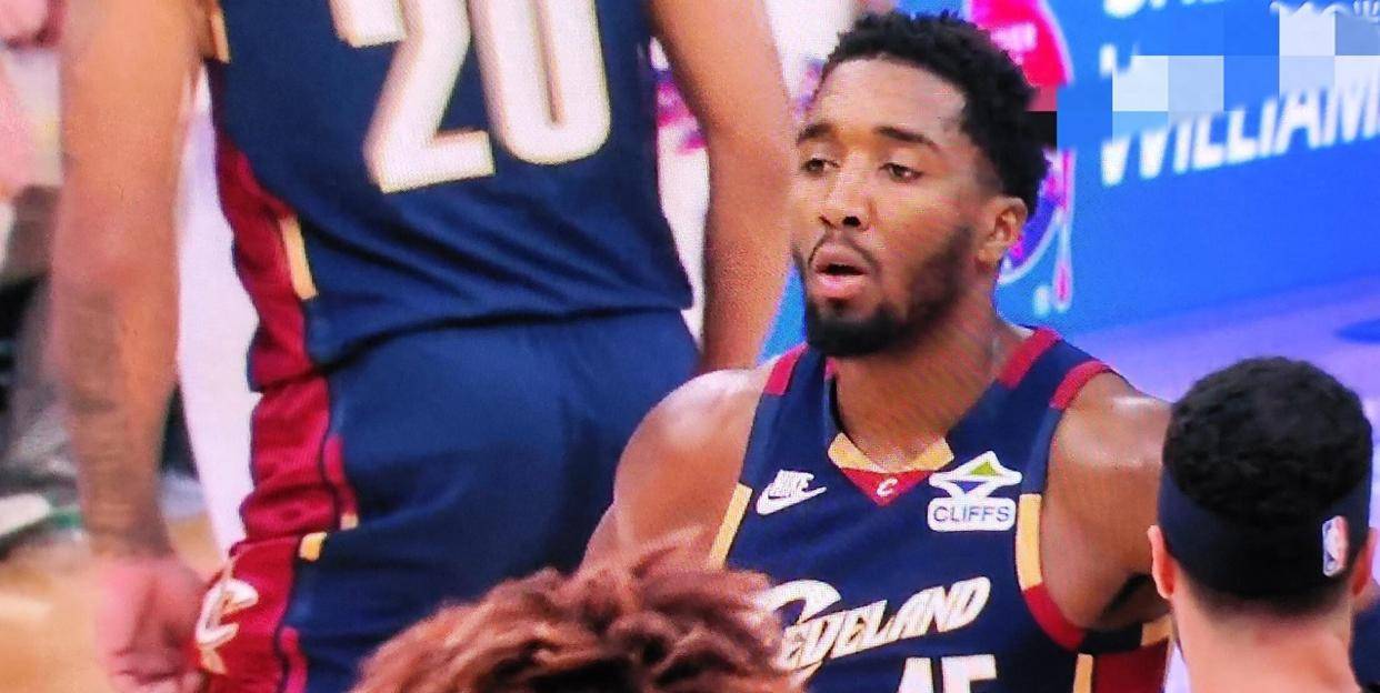 上海队逆转76人，米切尔惊艳四座