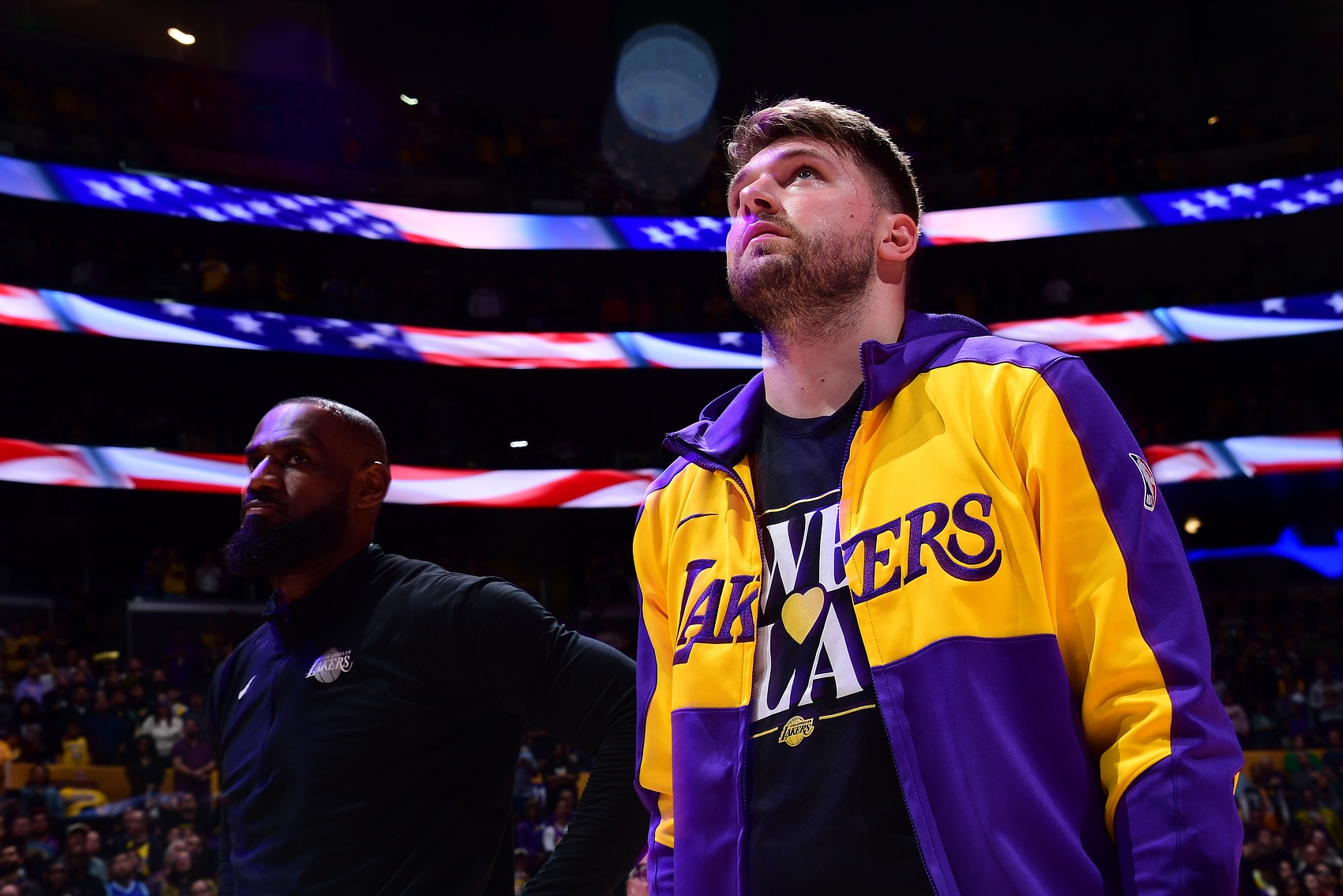 湖人轻取广东队，东契奇高光表现