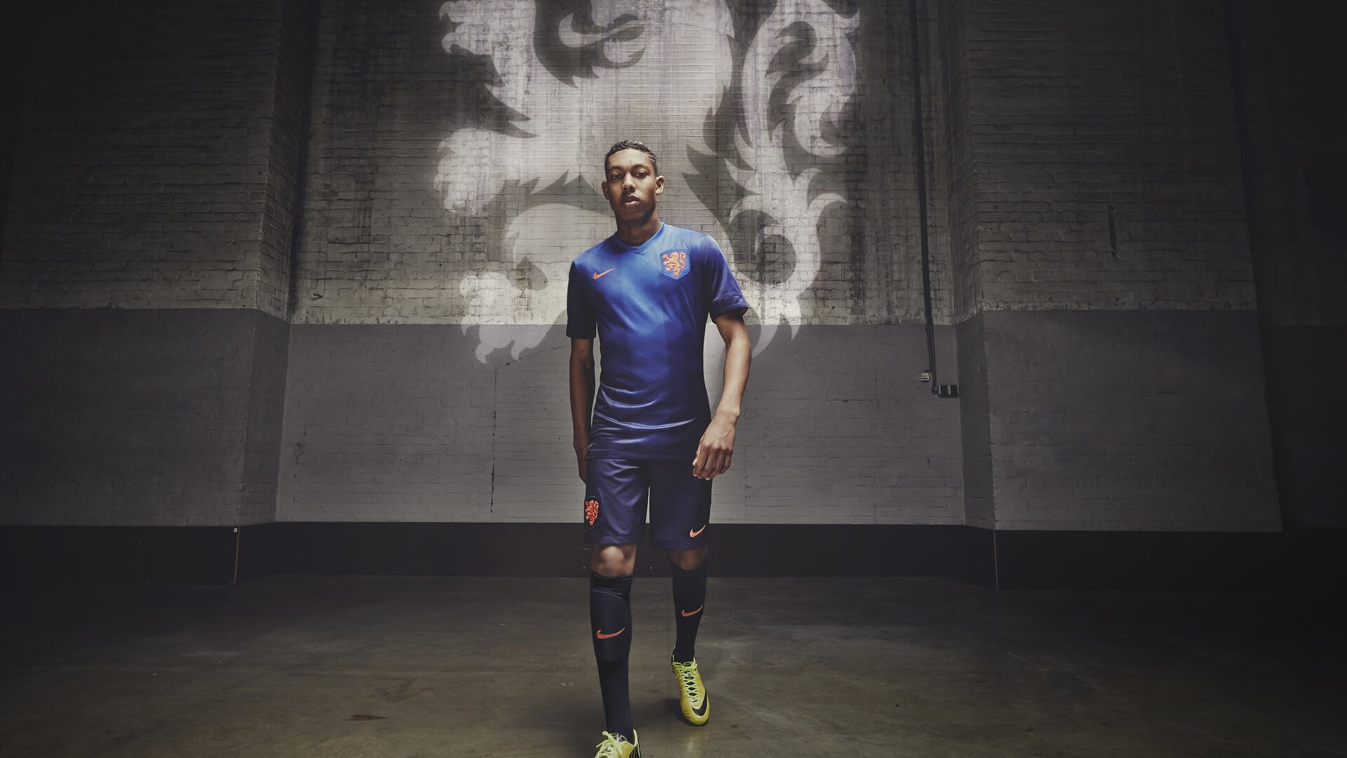 从华沙到世界杯，当波兰掀翻伊拉克的剧本，在恩佐脚下重演