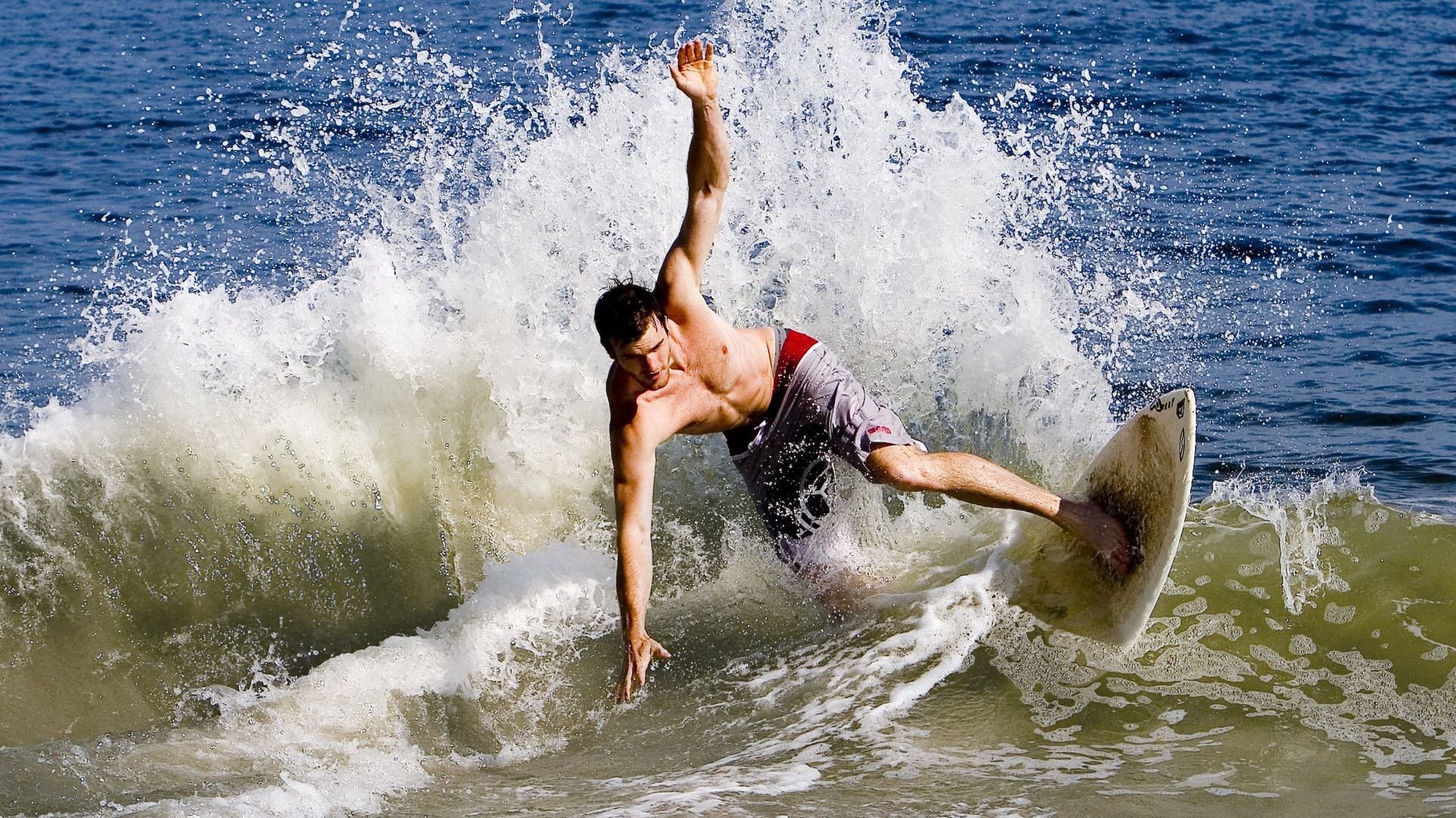 赛道与绿茵的交响,当F1新赛季之夜遇见福登的魔法时刻