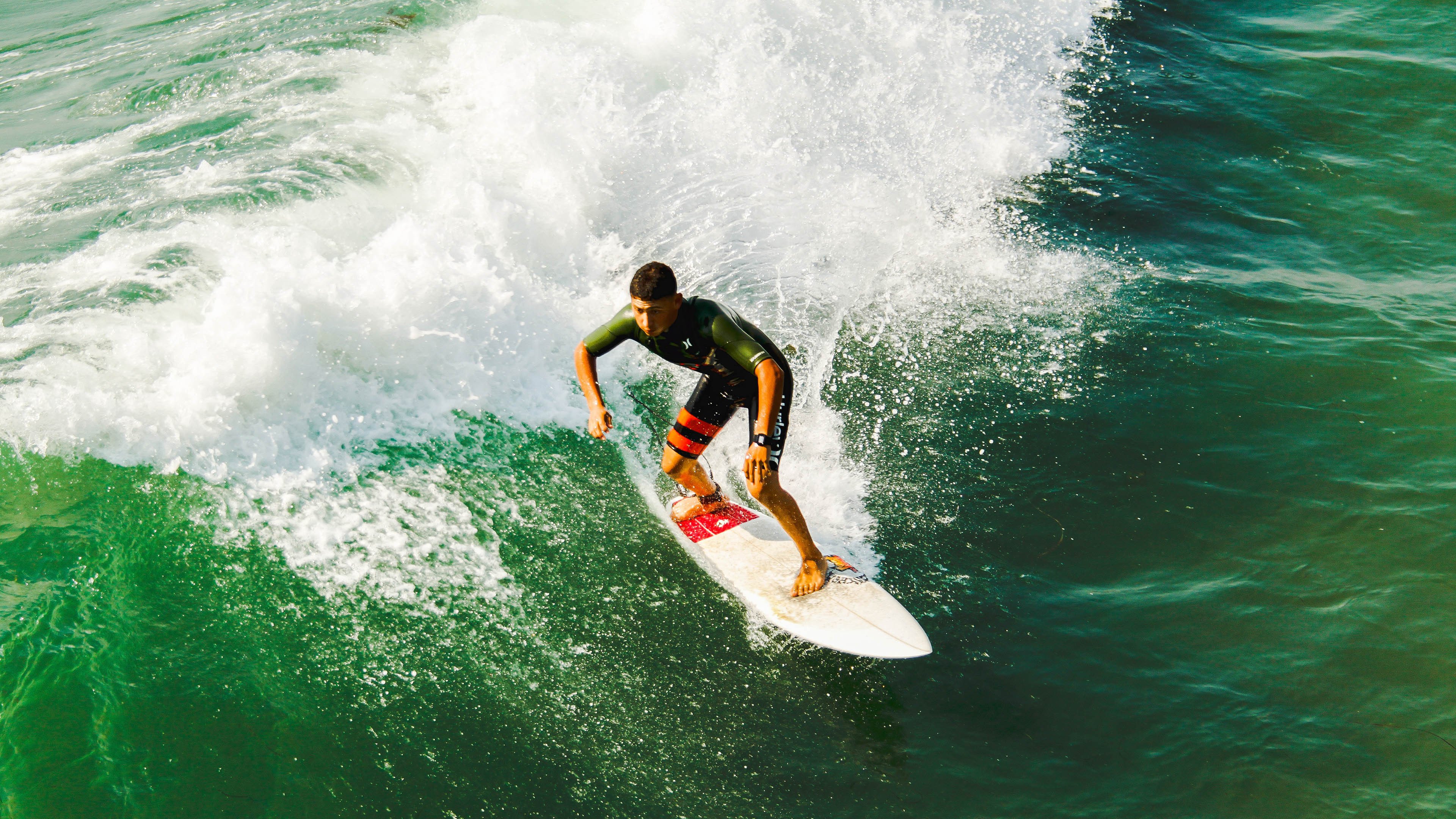 赛道风云,雷诺逆袭梅赛德斯,维斯塔潘惊艳全场